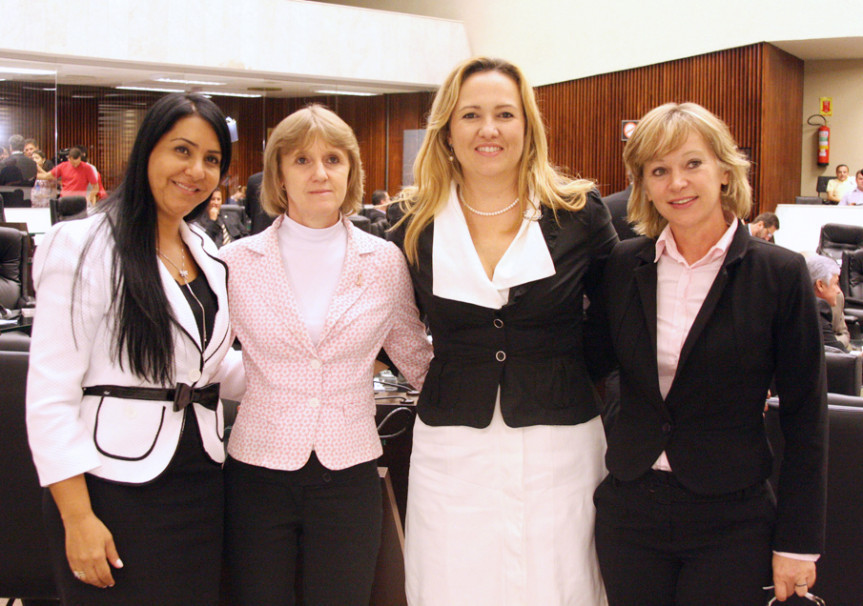 Representantes femininas do Legislativo paranaense: deputadas Cantora Mara Lima (PSDB), Luciana Rafagnin (PT), Marla Tureck (PSD) e Rose Litro (PSDB).