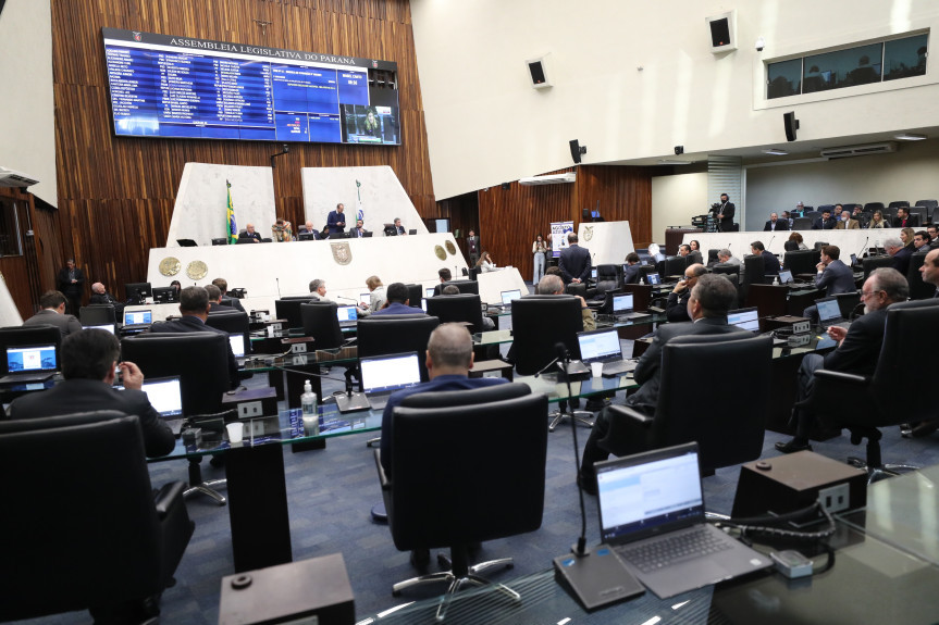 Criação da Bancada Feminina no Legislativo paranaense garante participação das mulheres na composição da Mesa e cria uma bancada composta por deputadas.